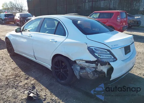 2018 Mercedes-Benz C 300 4Matic из США, поврежденный, VIN WDDWF4KB7JR351702